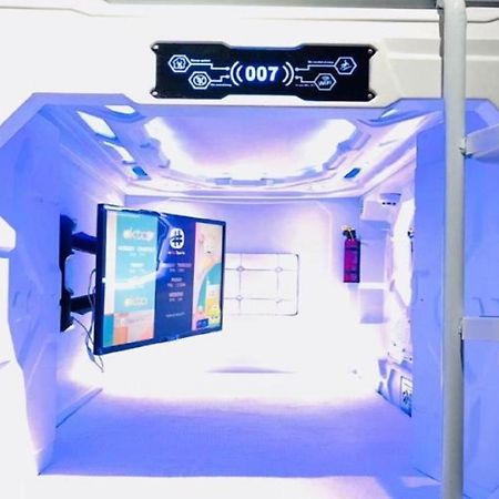 Met A Space Pod At Arab Street Szingapúr Kültér fotó
