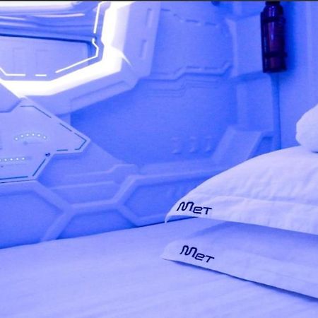 Met A Space Pod At Arab Street Szingapúr Kültér fotó