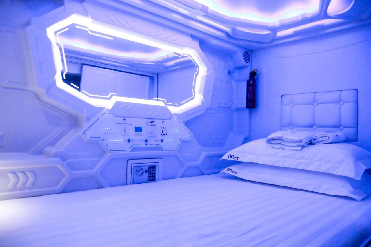 Met A Space Pod At Arab Street Szingapúr Kültér fotó