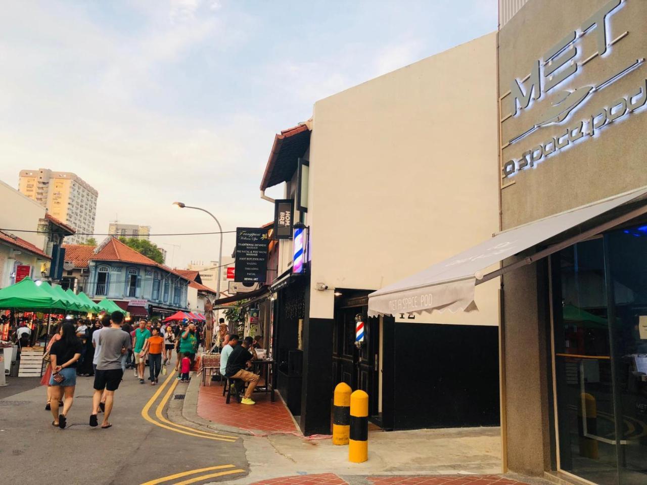 Met A Space Pod At Arab Street Szingapúr Kültér fotó