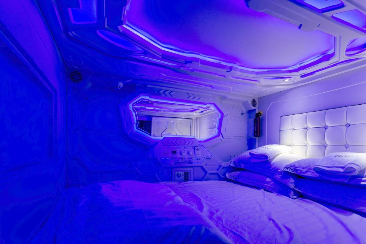 Met A Space Pod At Arab Street Szingapúr Kültér fotó