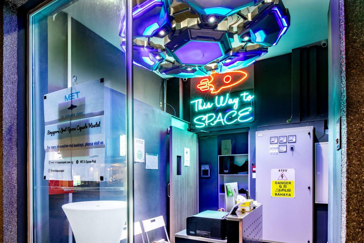 Met A Space Pod At Arab Street Szingapúr Kültér fotó